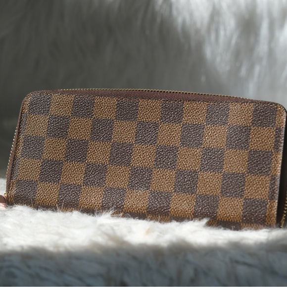 Clemence Wallet - Picture 2 of 5